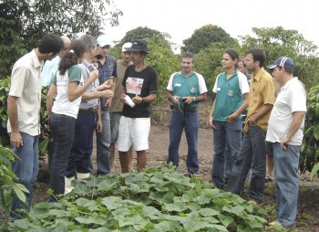 Professor de Agronomia ensina técnicas em Rondônia